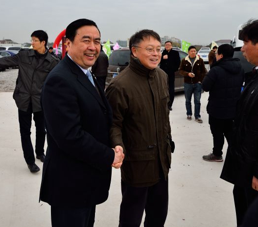 1493798164441842.jpg 趙振元同志與上海科技大學(xué)校長(zhǎng)江綿恒親切交談.jpg