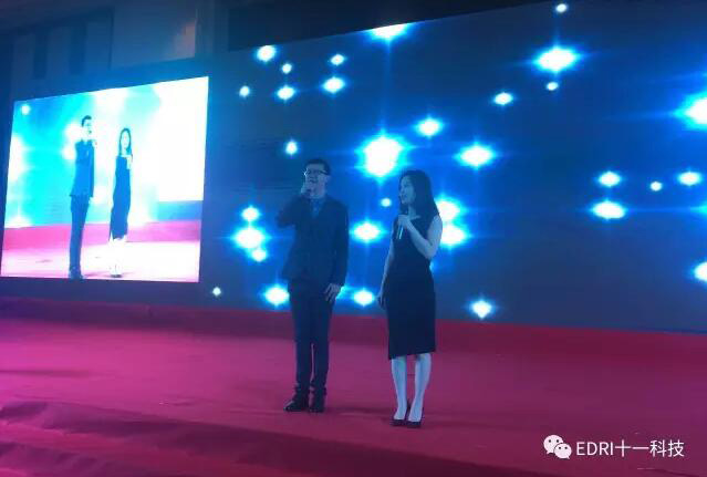 1496408718704437.jpg 朱晨源與徐璐同志進行才藝展示.jpg