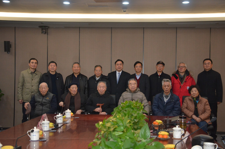 1496419548890204.jpg 6-趙振元與老領導、大師親切合影留念.JPG