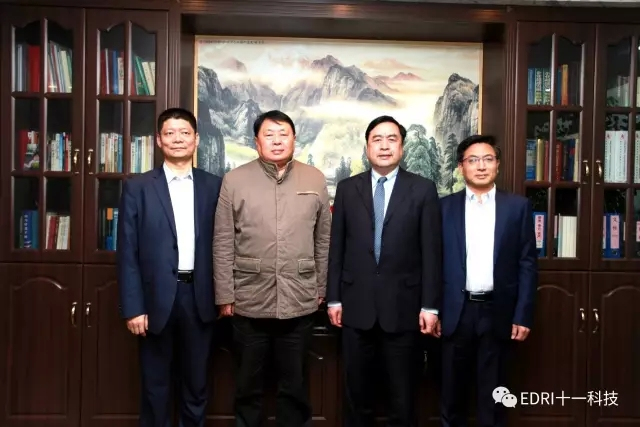 1496483494986444.jpg 9-趙振元與叢亞東、王鵬程、劉成江在辦公室親切合影.webp.jpg